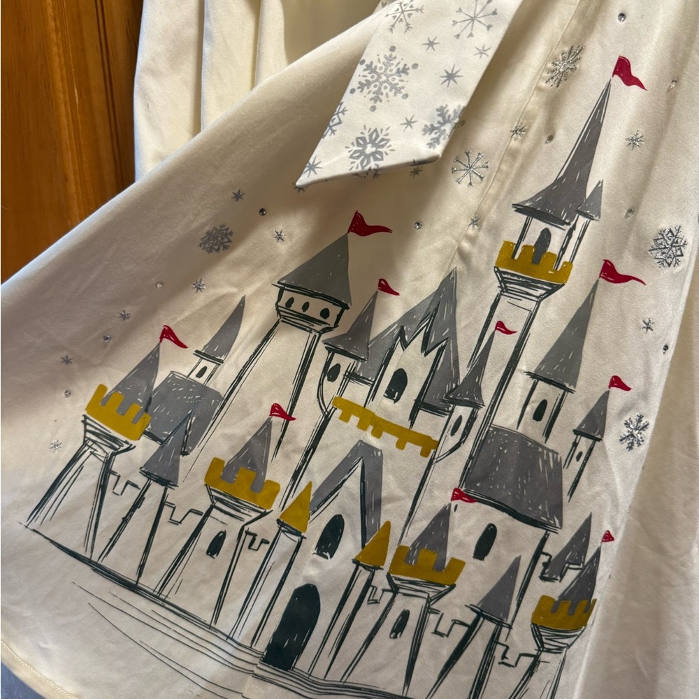 Disney Cream Midi Dress Size 2xl with Winter wonderland Castle Print - Picture 6 of 11
